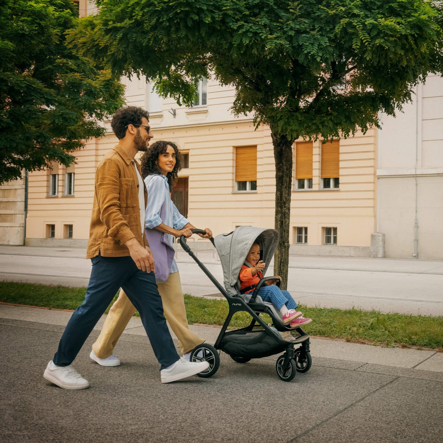 which nuna stroller grows with baby Nuna