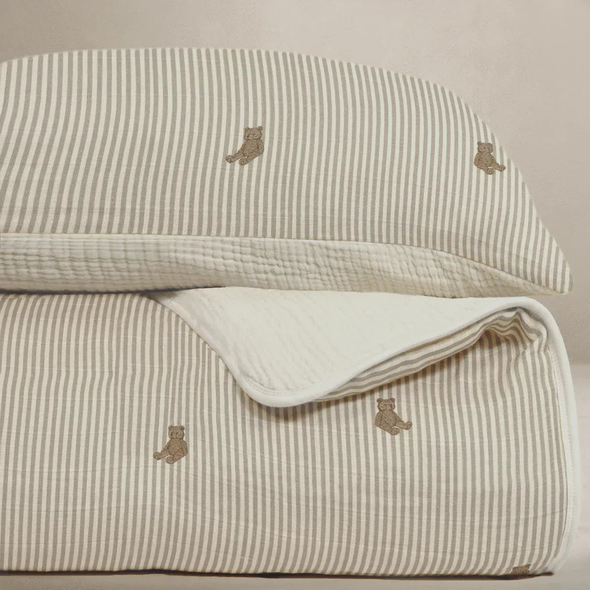 Oilo Bedding & Blankets Bear Premium Muslin Crib Quilt & Sham Set